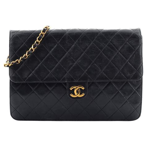 pochete chanel original|Chanel vintage clutch with chain.